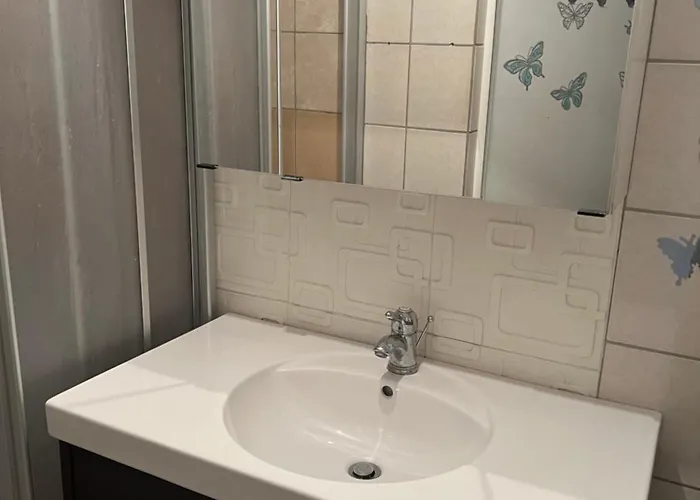 2 Zimmer Mit Bad Und Wc Teilen Lejlighed Linz