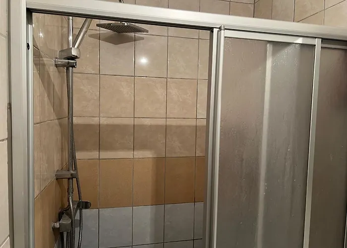 2 Zimmer Mit Bad Und Wc Teilen Lejlighed *