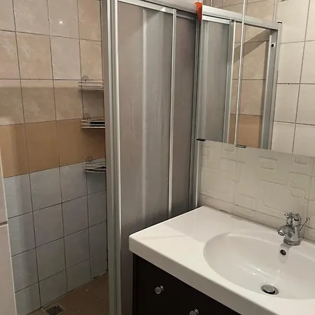2 Zimmer Mit Bad Und Wc Teilen Apartmán