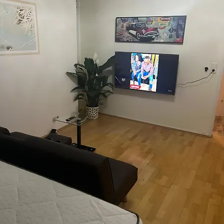 Apartamento 2 Zimmer Mit Bad Und Wc Teilen